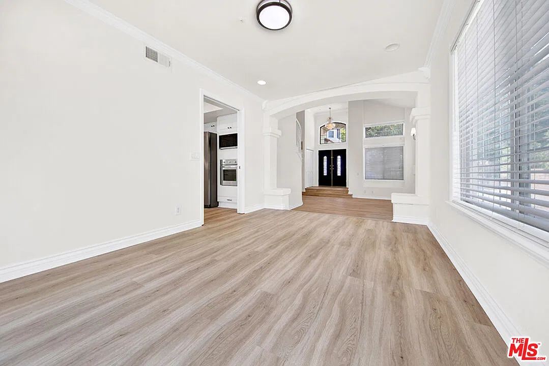 5 bed, 4.0 bath, 3162 sqft, $6,000 — Photo 4
