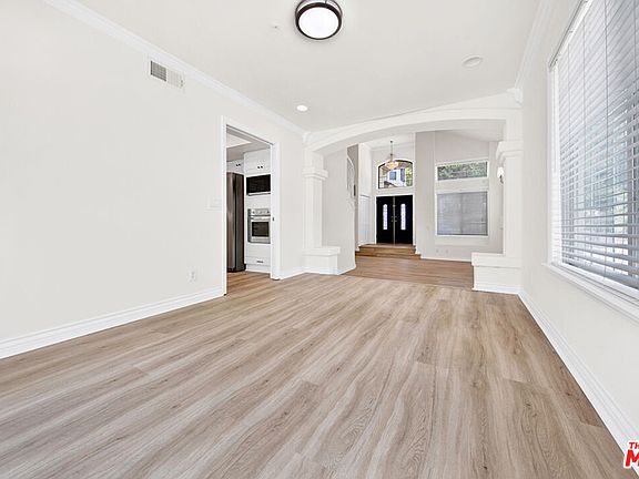 4th image of 5532 Angelus Ave