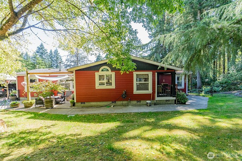 4th image of 6740 101st Avenue SW