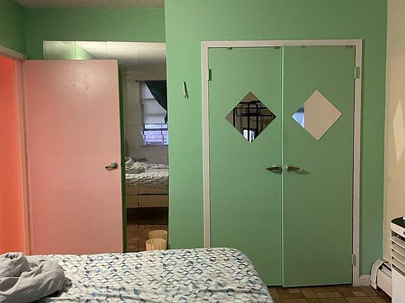 Master Bedroom - Fits King size bed