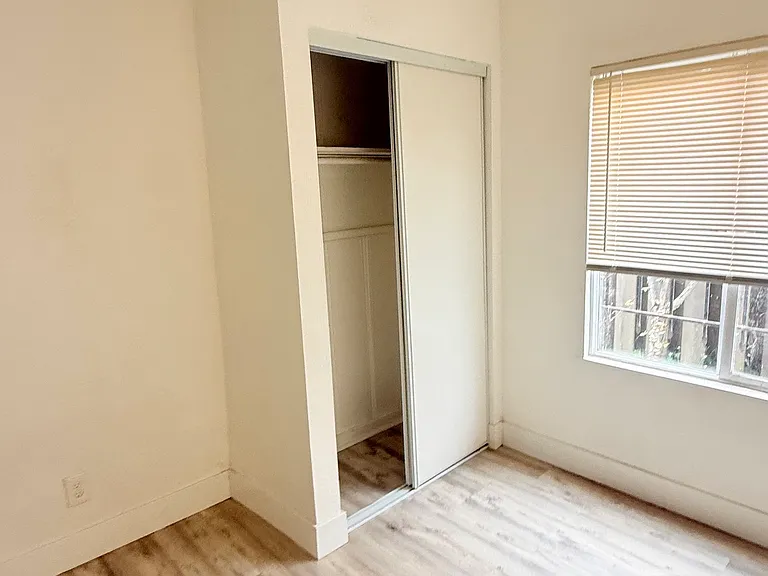 1420 Chestnut St — Photo 6