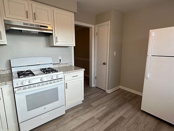 2nd image of 5018 Forest Park Pl #5
