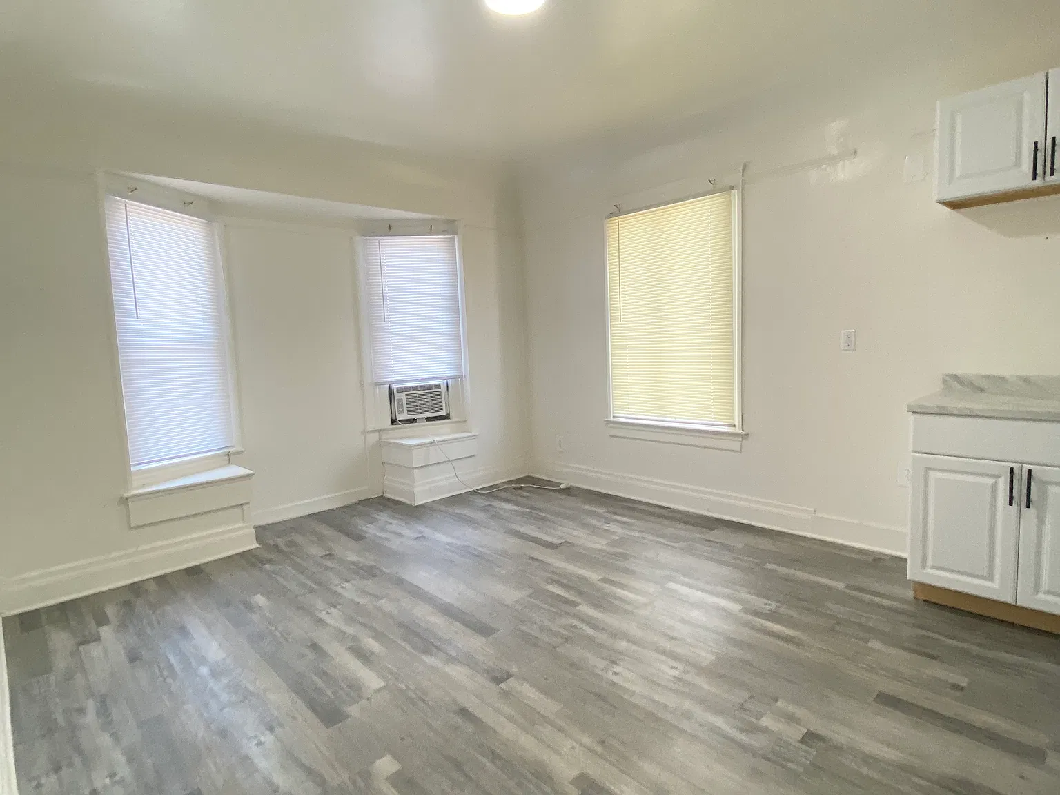 1 bed, 900 sqft, $1,200 — Photo 1