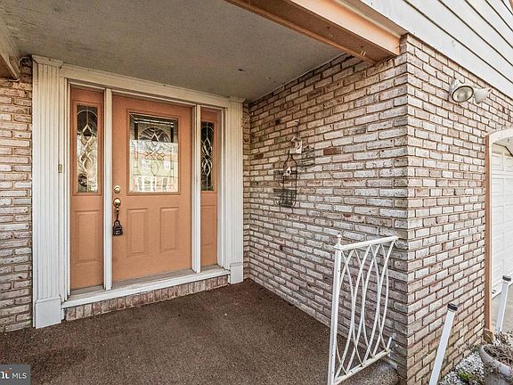 3rd image of 313 Royal Oak Ave