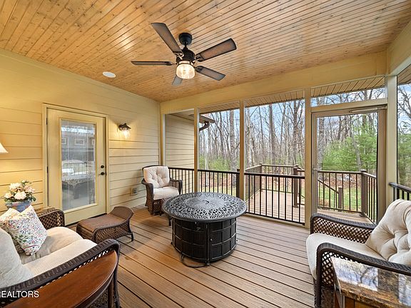 3rd image of 51 Oak Leaf Cir