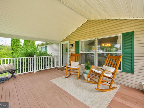 2nd image of 20 Circle Dr E