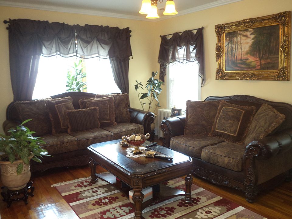 1st image of 371 Grimsby St