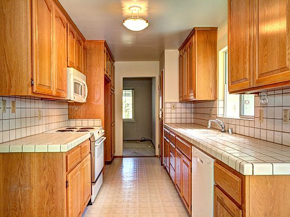 5th image of 1204 Johnson Ave