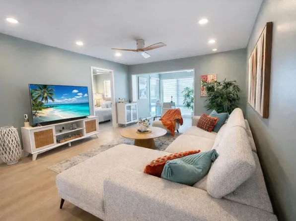 6 Colonial Club Drive #200, Boynton Beach, FL 33435