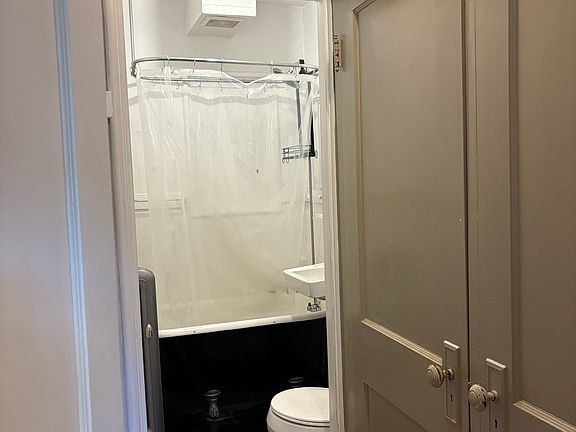 2nd image of 1408 Hythe St APT 3