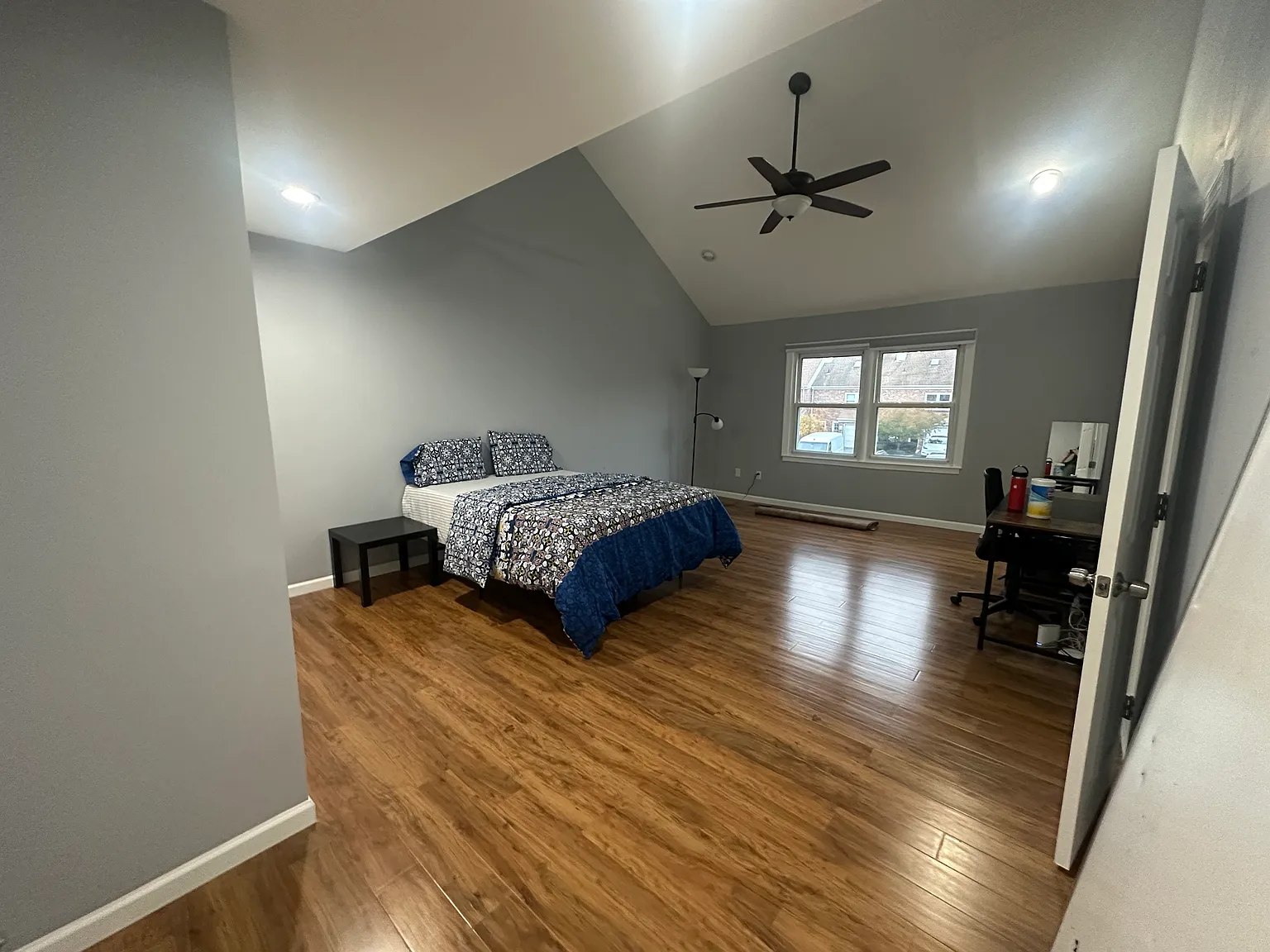 2 bed, 2.5 bath, 2500 sqft, $1,900 — Photo 2