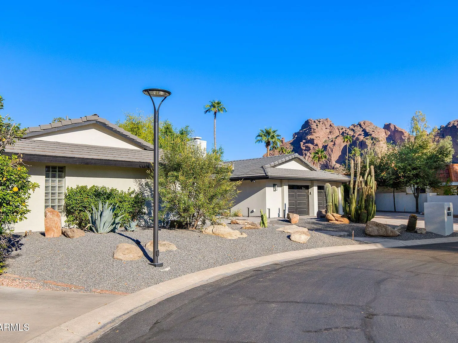 4 bed, 2.5 bath, 3188 sqft, $17,500 — Photo 1