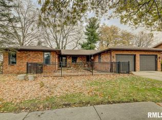 89 White Pine Dr, Springfield, IL 62712