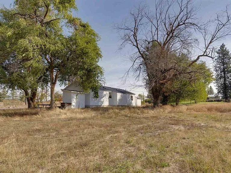 2912 S Windsor St — Photo 2