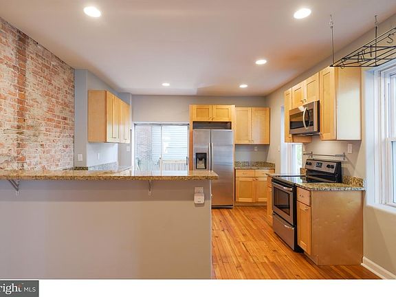 3rd image of 1313 N Orange St