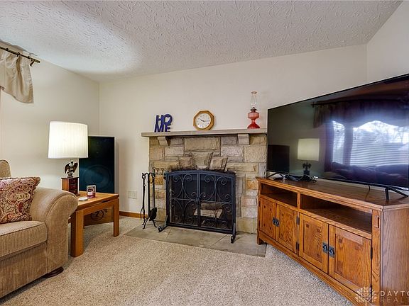 2nd image of 257 Jenny Ln