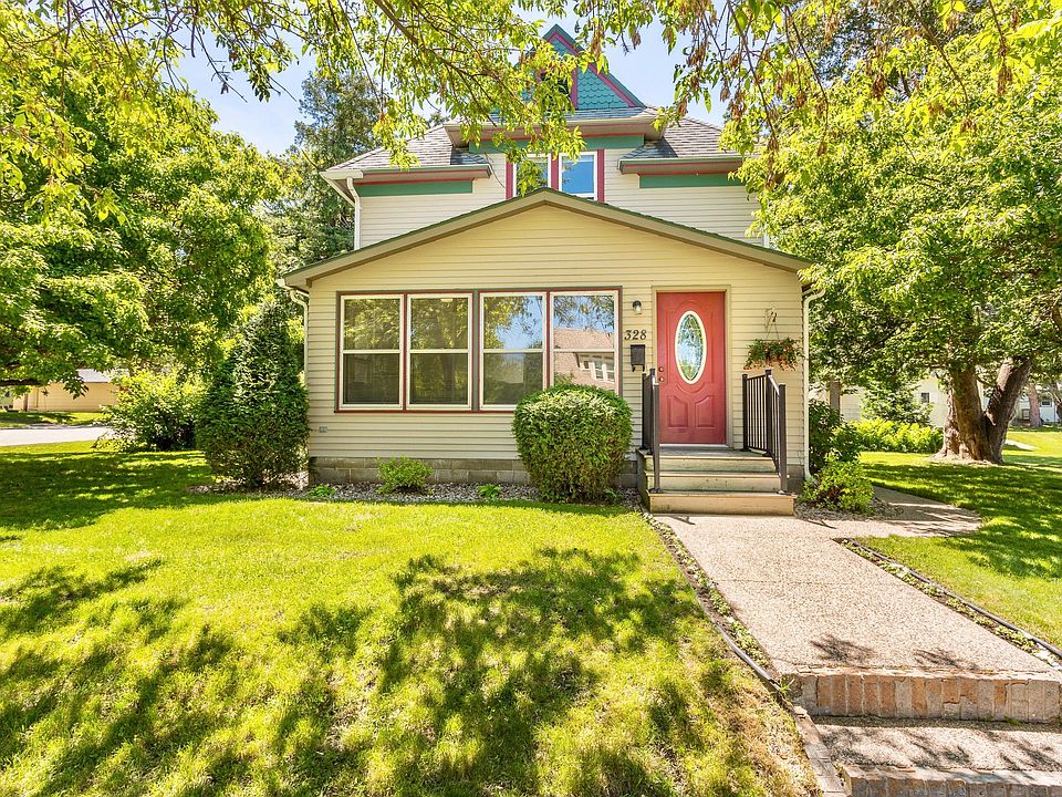 1st image of 328 1st Ave SE