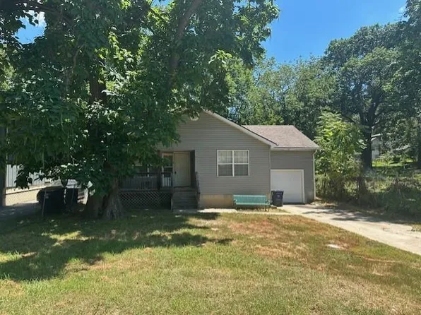 8111 Wayne Ave, Kansas City, MO 64131