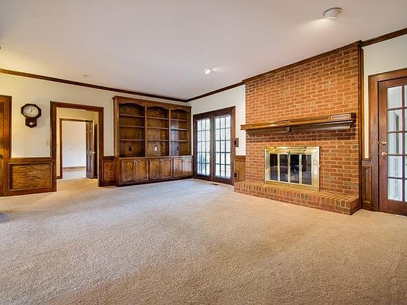 4th image of 71 Parkstone Ct