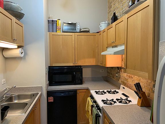 3rd image of 1303 N Milwaukee Ave #3F