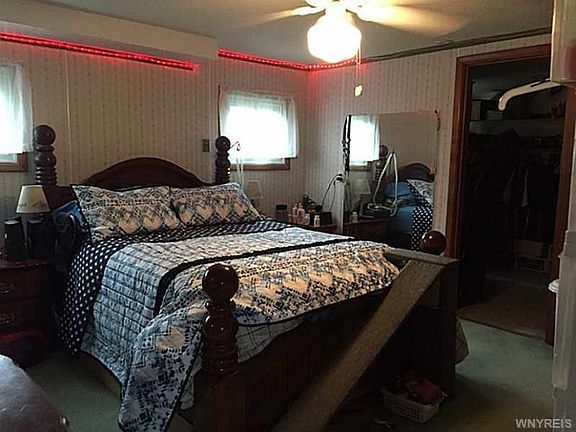 Master bedroom - huge closet