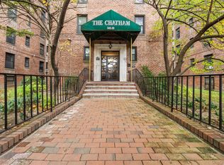 140-18 burden crescent #305, Briarwood, NY 11435