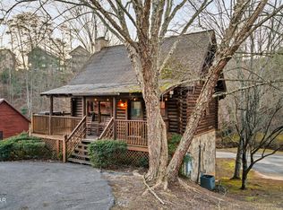 742 Kings Hills Blvd, Pigeon Forge, TN 37863