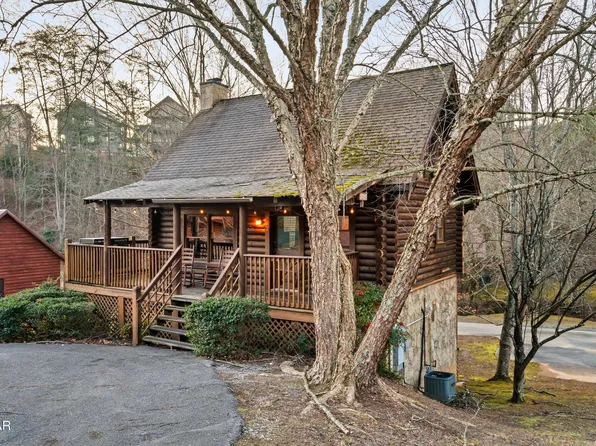742 Kings Hills Blvd, Pigeon Forge, TN 37863