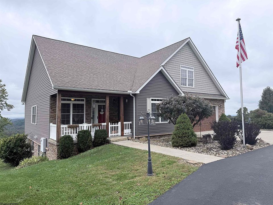 1st image of 10 Pointe Dr