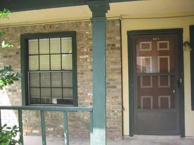 2 bed, 1.0 bath, 881 sqft, $1,295 — Photo 2