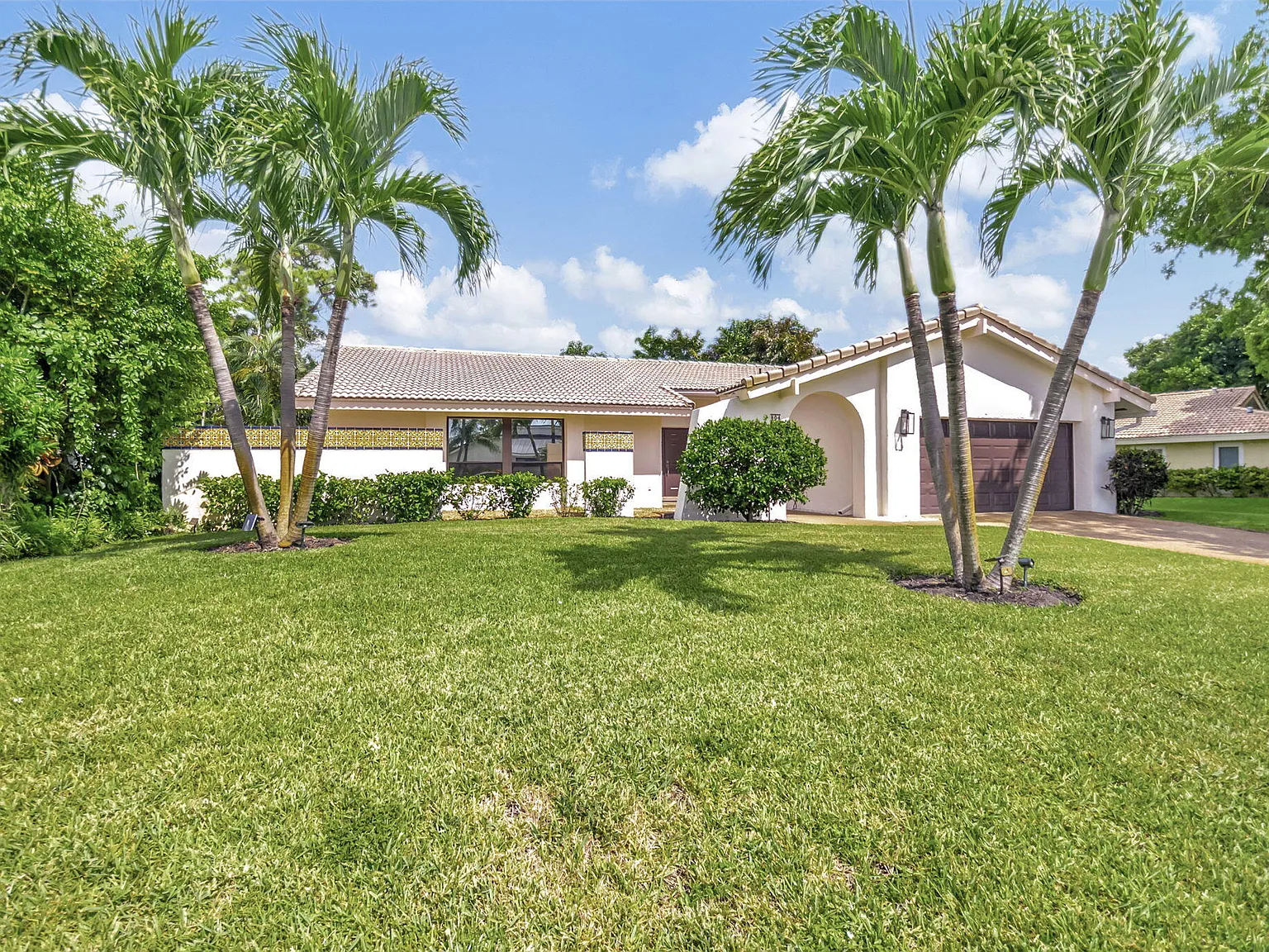 3 bed, 2027 sqft, $8,000 — Photo 2