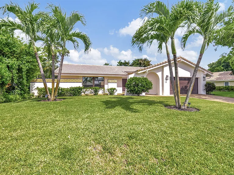 804 Foxpointe Cir — Photo 3