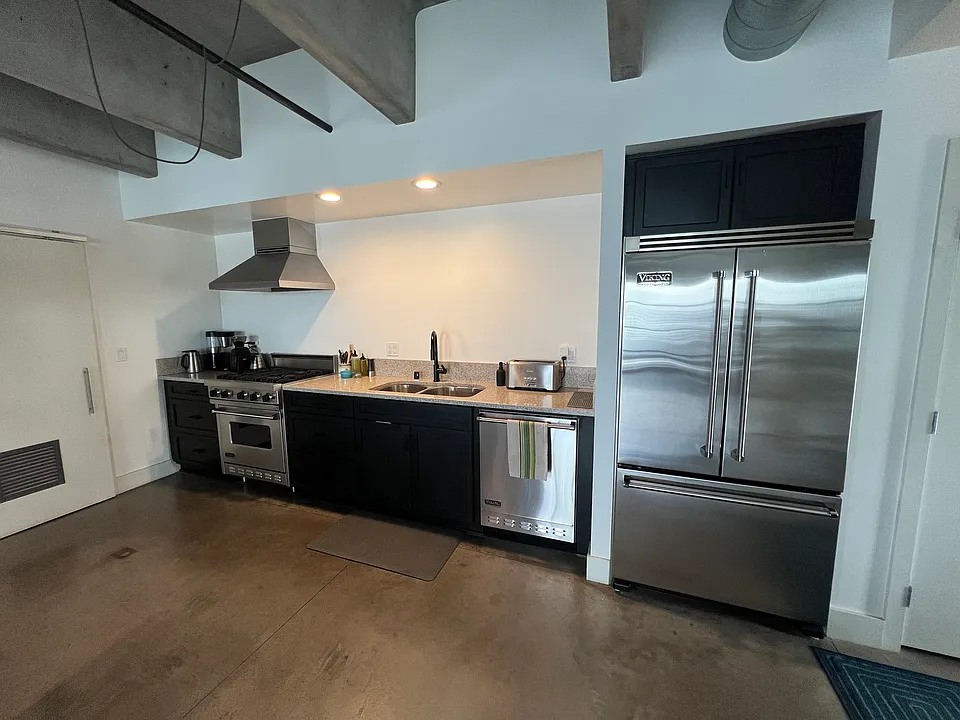 Kitchen with high-end appliances