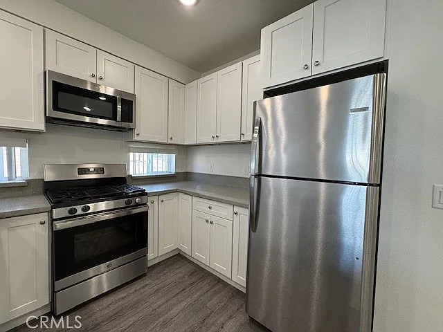 1210 1/2 Fedora St — Photo 12