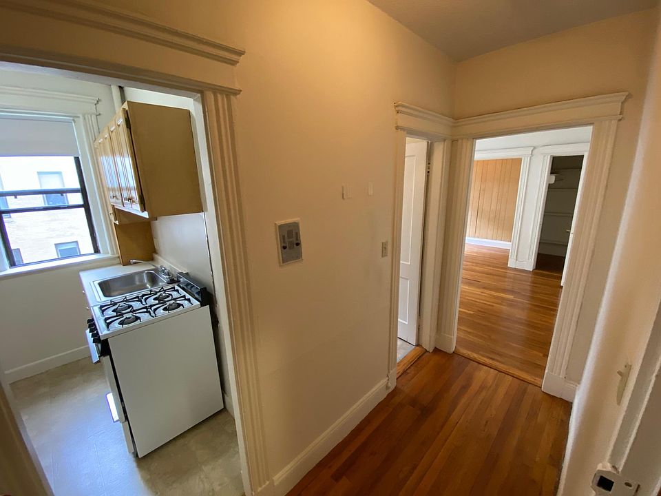 2nd image of 1130 Commons Ave #12