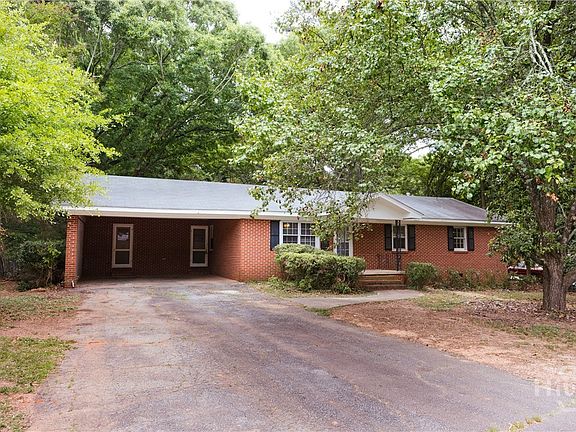 4th image of 135 Cavalier Court