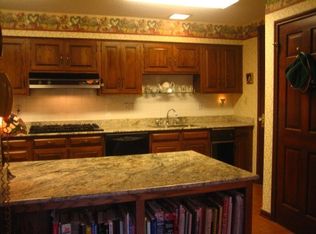 13 Doescher Dr, Harahan, LA 70123