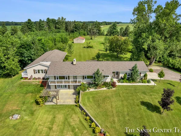 7351 Leonard St, Coopersville, MI 49404
