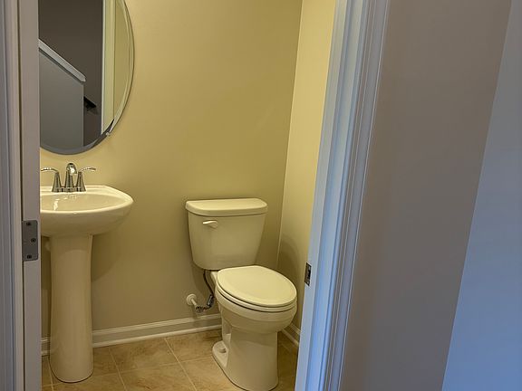 4th image of 122 S Buck Tavern Way