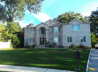 168 Kaywin Rd, Paramus, NJ 07652