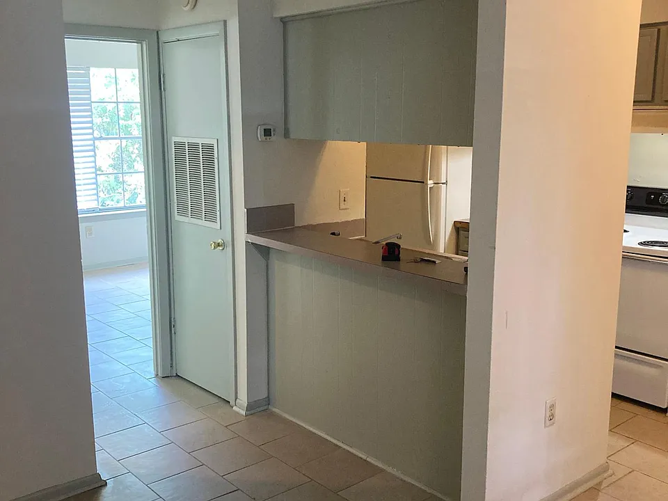 248 Steele Blvd #10