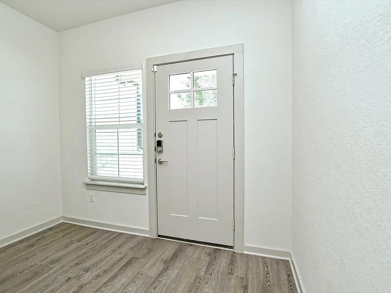 204 Merrick Rd — Photo 5