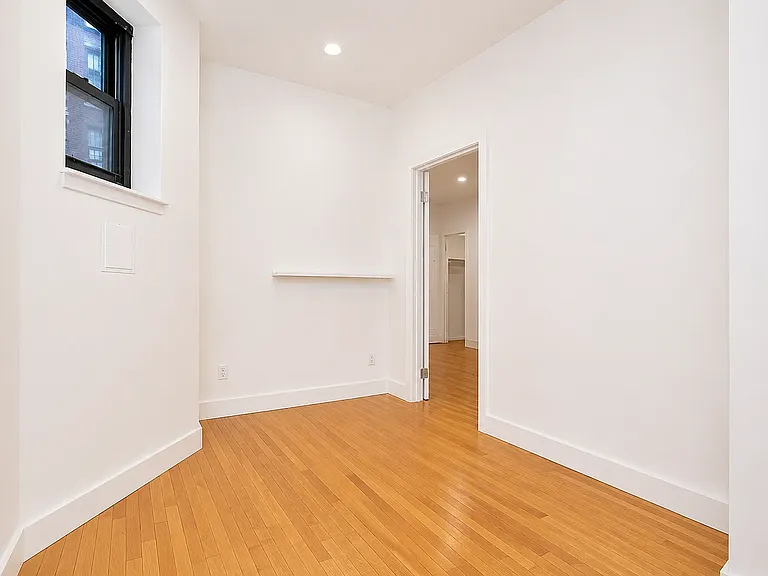 207 E 37th St #5A — Photo 15