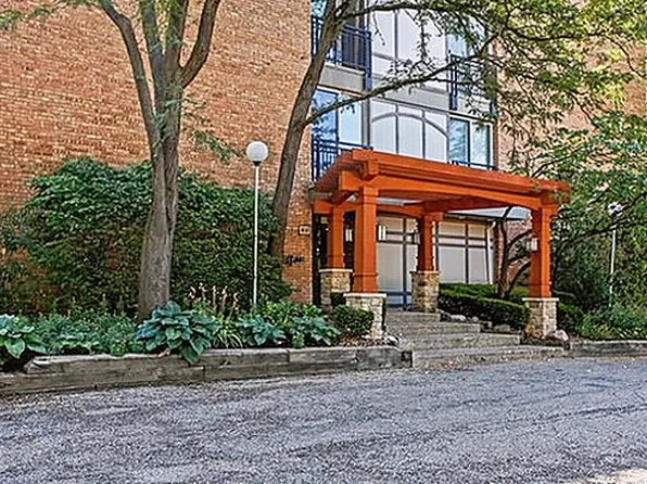 1833 Four Lakes Ave APT 2M, Lisle, IL 60532