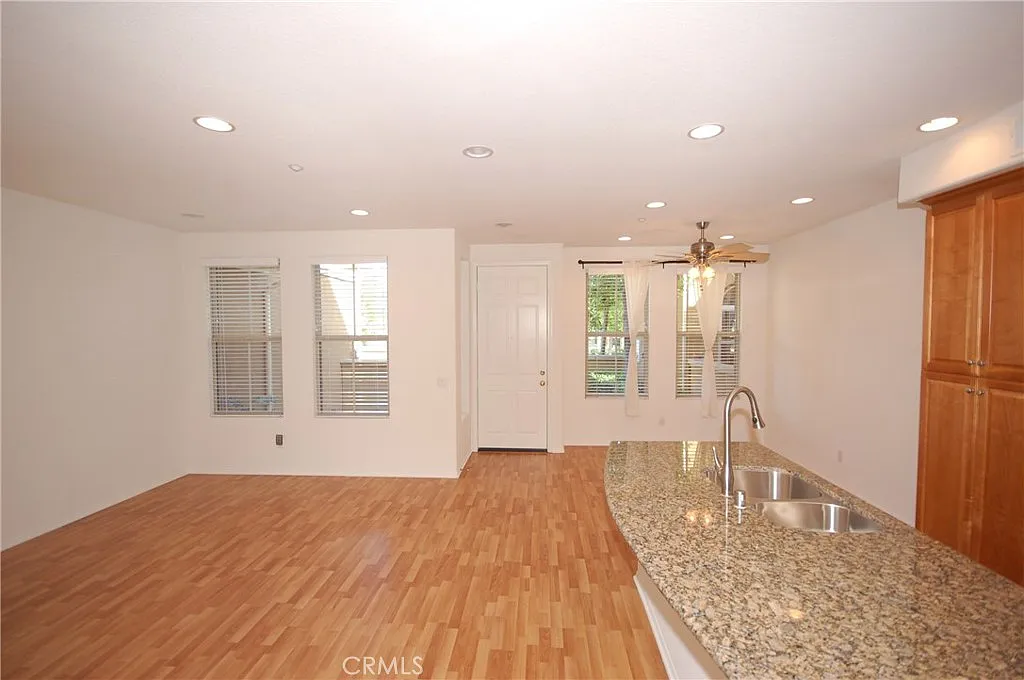 2 bed, 2.5 bath, 1364 sqft, $4,150 — Photo 2