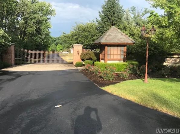 2 Estate Dr, Lima, OH 45805