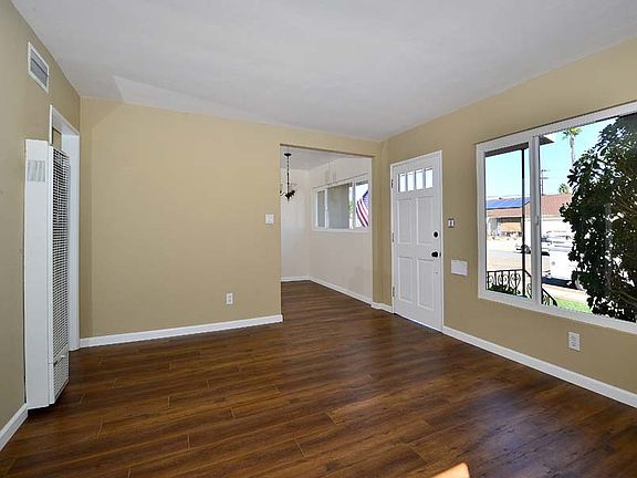 3rd image of 818 Olive Ave