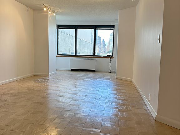 4th image of 415 E 37th St APT 9M