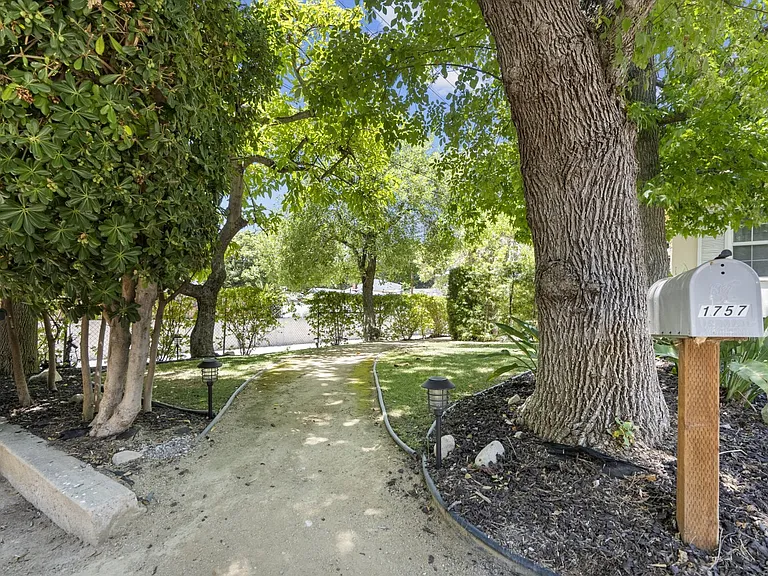 1757 June Ln — Photo 29