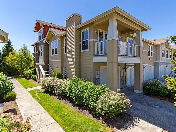 2nd image of 22663 NE Alder Crest Dr #204